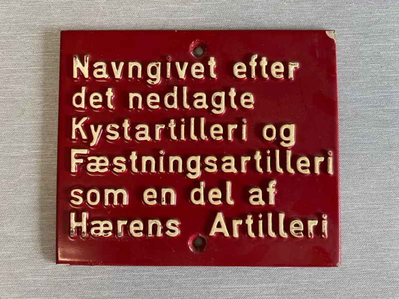Originalt militært skilt - antageligvis fra stue på kaserne