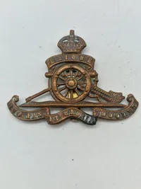 Originale WW1/2 artilleri kasket mærker, Menig og officer