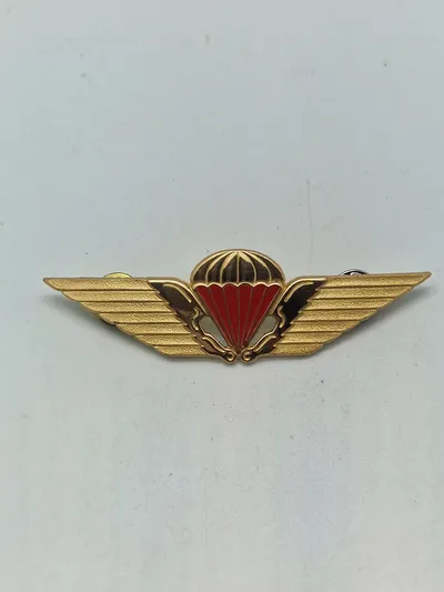 Original Dansk rød faldskærms vinge, frit fald