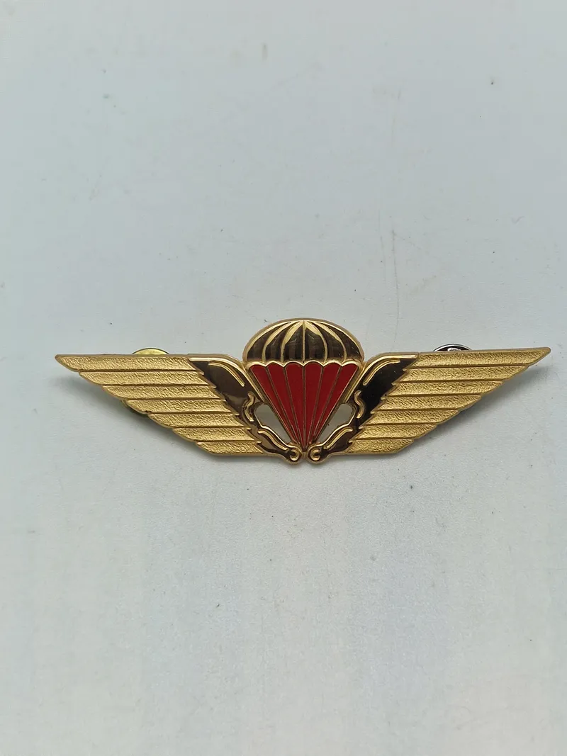 Original Dansk rød faldskærms vinge, frit fald