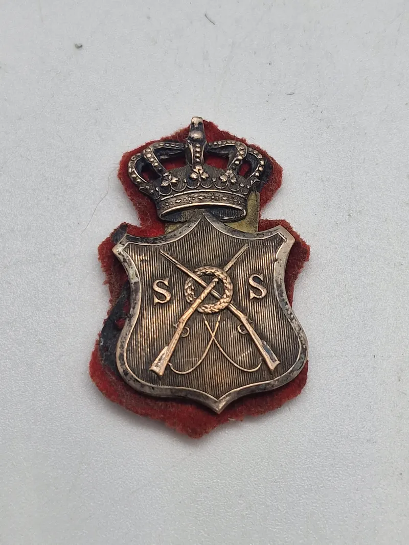 Ærme mærke for lærer ved Skyde skolen  ca. 1871