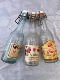 Samling originale patentflasker - med labels