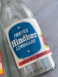 Samling patentflasker med labels