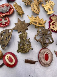 Samling danske regiments mærker mm