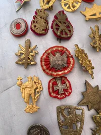 Samling danske regiments mærker mm