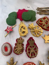 Samling danske regiments mærker mm
