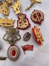 Samling danske regiments mærker mm
