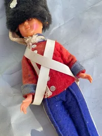 Ældre original dukke - lavet som dansk garder