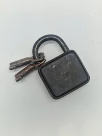 Ældre lås med nøgler