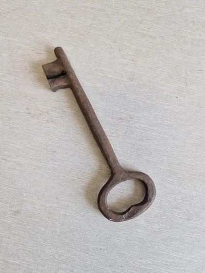 Antik håndsmedet nøgle