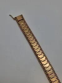 Armbånd tungt og stemplet men er i Tvivl om det er guld