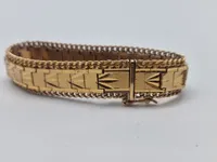 Armbånd tungt og stemplet men er i Tvivl om det er guld
