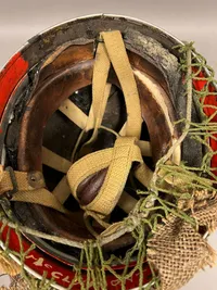 Original Engelsk faldskærmshjelm med camouflage maling