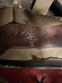 Original Engelsk faldskærmshjelm med camouflage maling