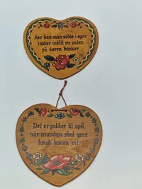 Træ plaketter med sjov tekst