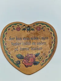Træ plaketter med sjov tekst