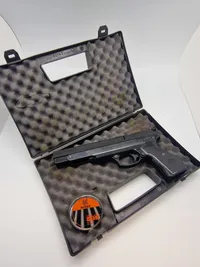 Luftpistol kaliber 4,5 mm med æske og hagl