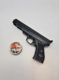 Luftpistol kaliber 4,5 mm med æske og hagl
