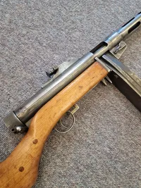 Sjælden original deaktiveret Suomi KP/-31 maskinpistol med danske papirer fra 2024