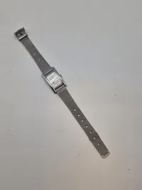 Originalt Peugeot ur, skal have nyt batteri