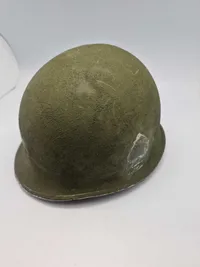 Original amerikansk hjelmskal - ww2 - med Frontseam og Fixed D ball original ?? (maling Postwar)