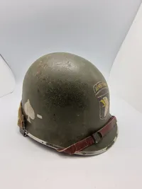 Amerikansk airborne hjelm - hjelmen er original, men ej ww2 - mærker ligeledes Postwar
