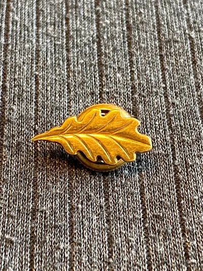 Originalt egeløv af 14 karat guld (585) vægt ca 1,5 gram