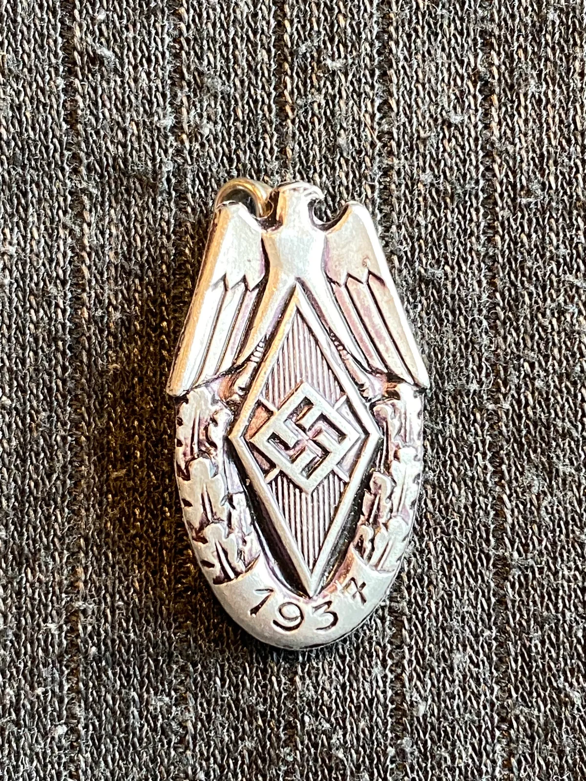 Original HitlerJugend pin fra 1937