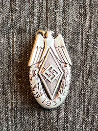 Original HitlerJugend pin fra 1937