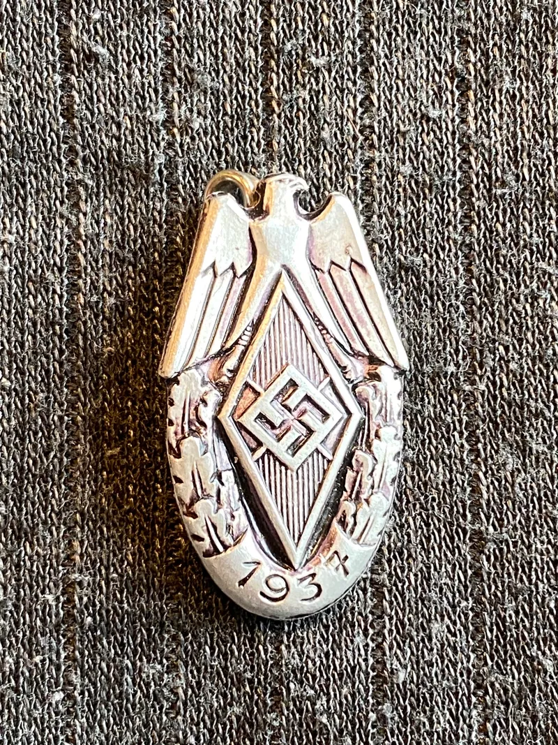 Original HitlerJugend pin fra 1937