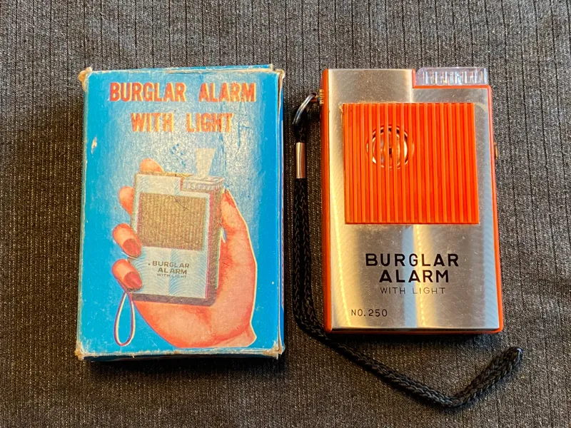 Burglar alarm fra 1980’erne med æske