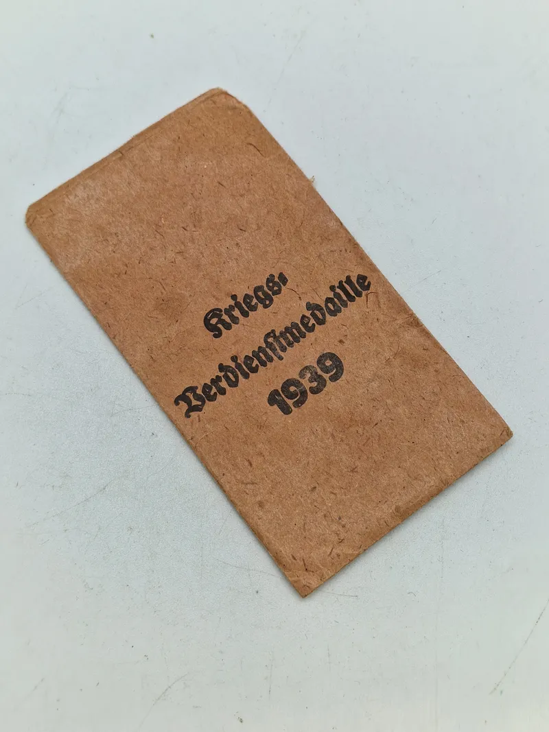 Original tildelingspose til krigs fortjenstmedalje