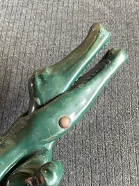 Stor bord krokodille af emaljeret støbejern - antageligvis en nøddeknækker