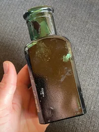 Original mundblæst flaske til lak - denne flaske kom med som en del af udstyret til bilen Ford A i slutning af 1920’erne