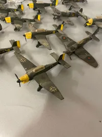 Samling modelfly - både tyske WWII og RAF