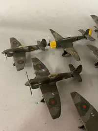 Samling modelfly - både tyske WWII og RAF