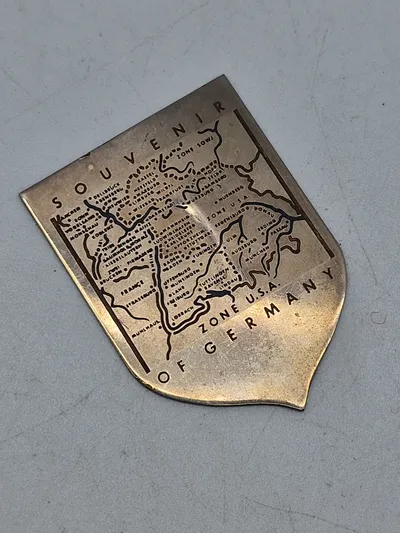 Plakette med et zone opdelt Tyskland