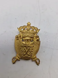 Lot danske baretmærker mm.