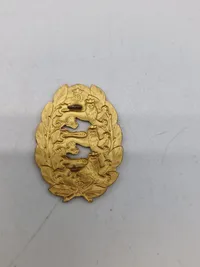 Lot danske baretmærker mm.