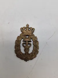 Lot danske baretmærker mm.