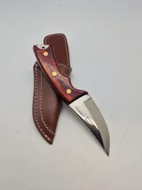 Veludført kniv med skede