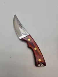 Veludført kniv med skede