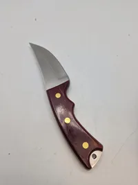 Veludført kniv med skede