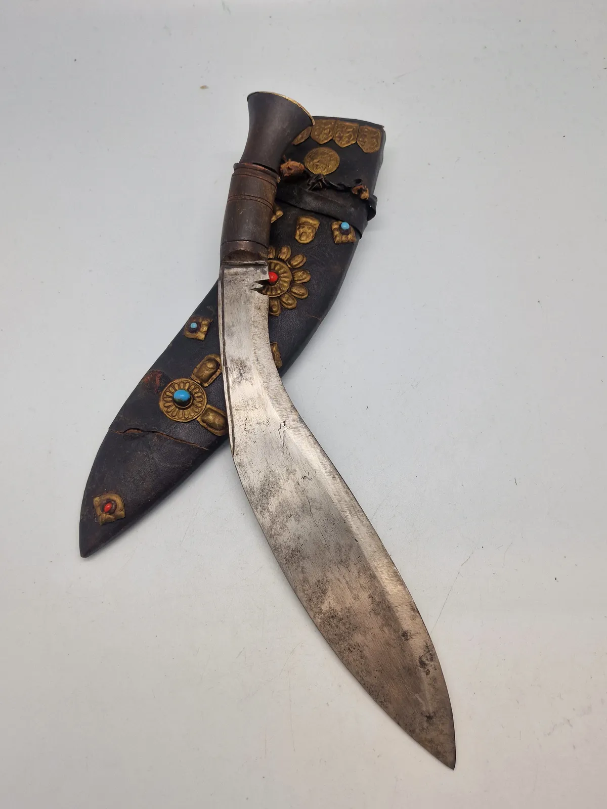 Kuhkri kniv med skede