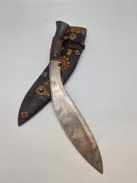 Kuhkri kniv med skede