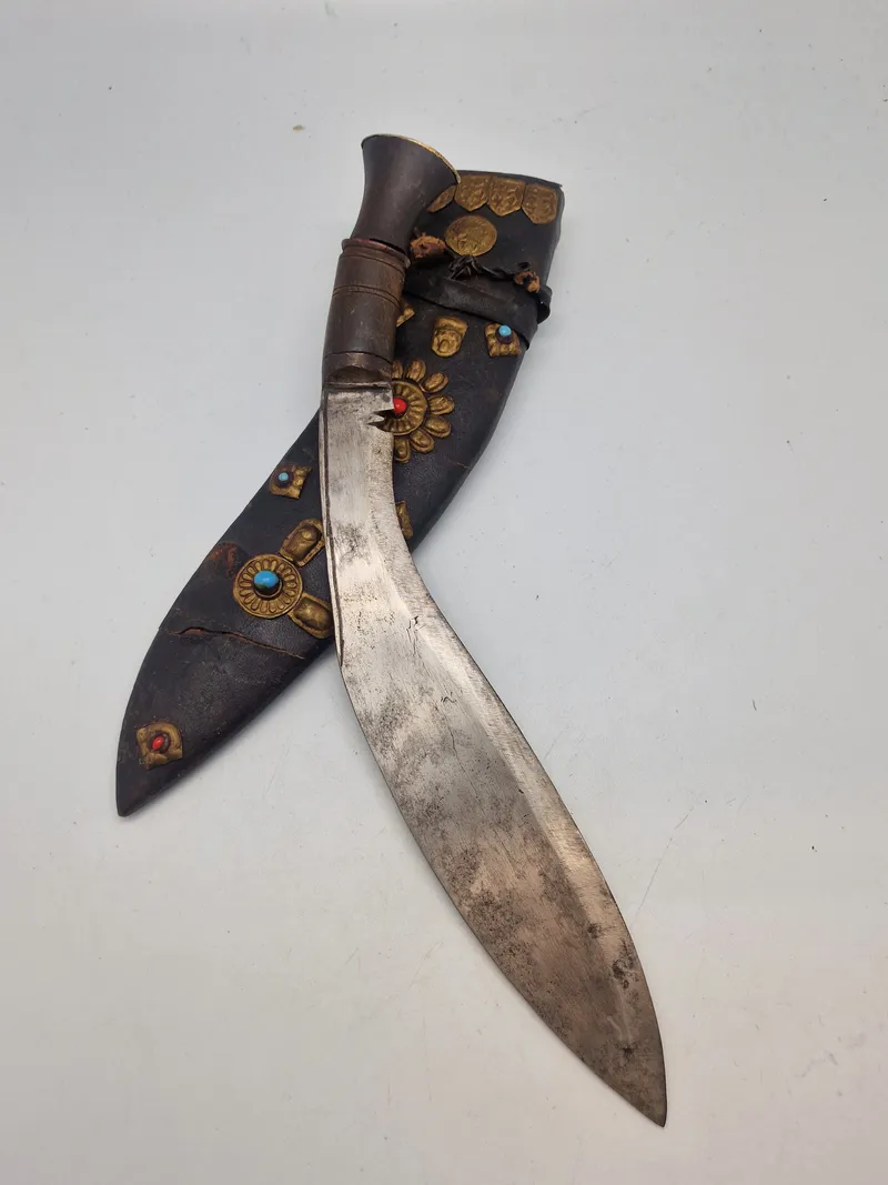 Kuhkri kniv med skede
