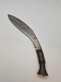 Kuhkri kniv med skede