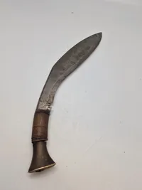 Kuhkri kniv med skede