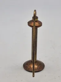 Miniature vandpumpe lavet af danske ww2 mønter