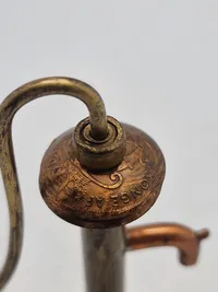 Miniature vandpumpe lavet af danske ww2 mønter